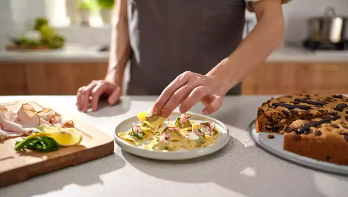 Menu del giorno, 28 luglio: tortelloni di bresaola, straccetti di tacchino e torta cookie