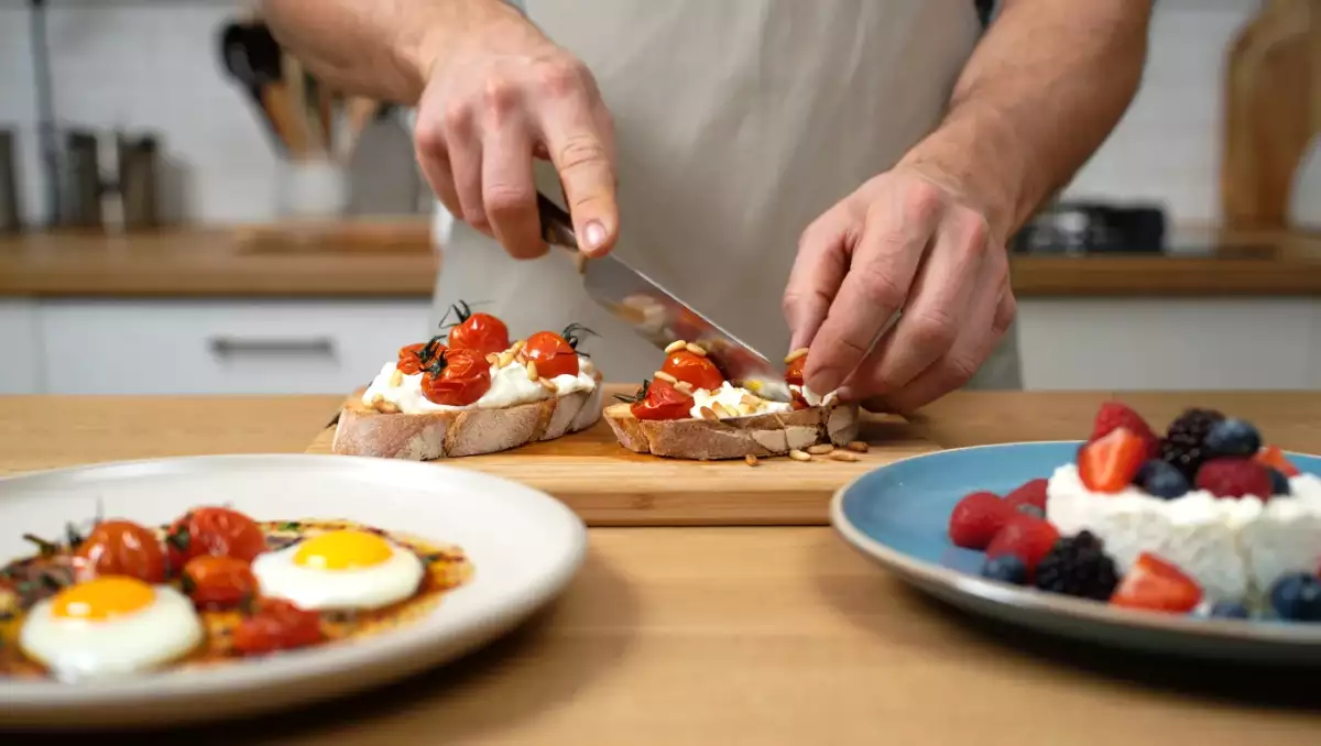 Menu vegetariano, 31 luglio: un viaggio di sapori tra tuorli marinati, bruschette e dolce ricotta