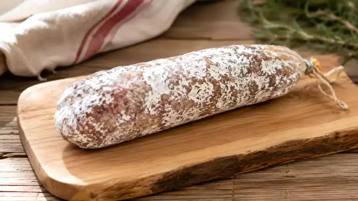 Salame richiamato per rischio microbiologico: ecco il lotto coinvolto