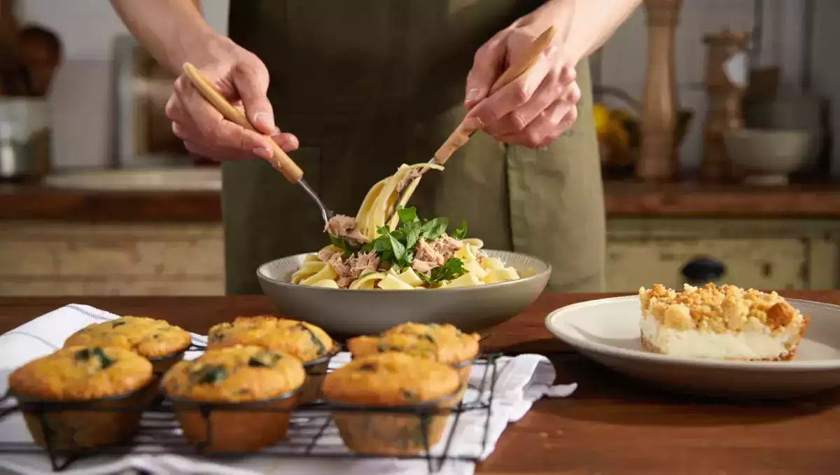 Menu del giorno, 7 agosto: muffin salati di spinaci, pasta con tonno fresco e torta crumble alla ricotta