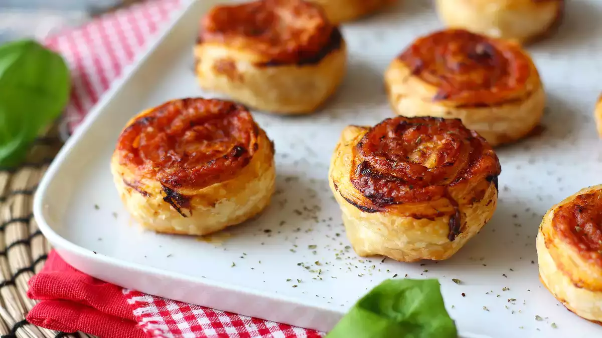 9 stuzzichini estivi da mangiare con le mani che conquisteranno i tuoi ospiti: idee per buffet e aperitivi