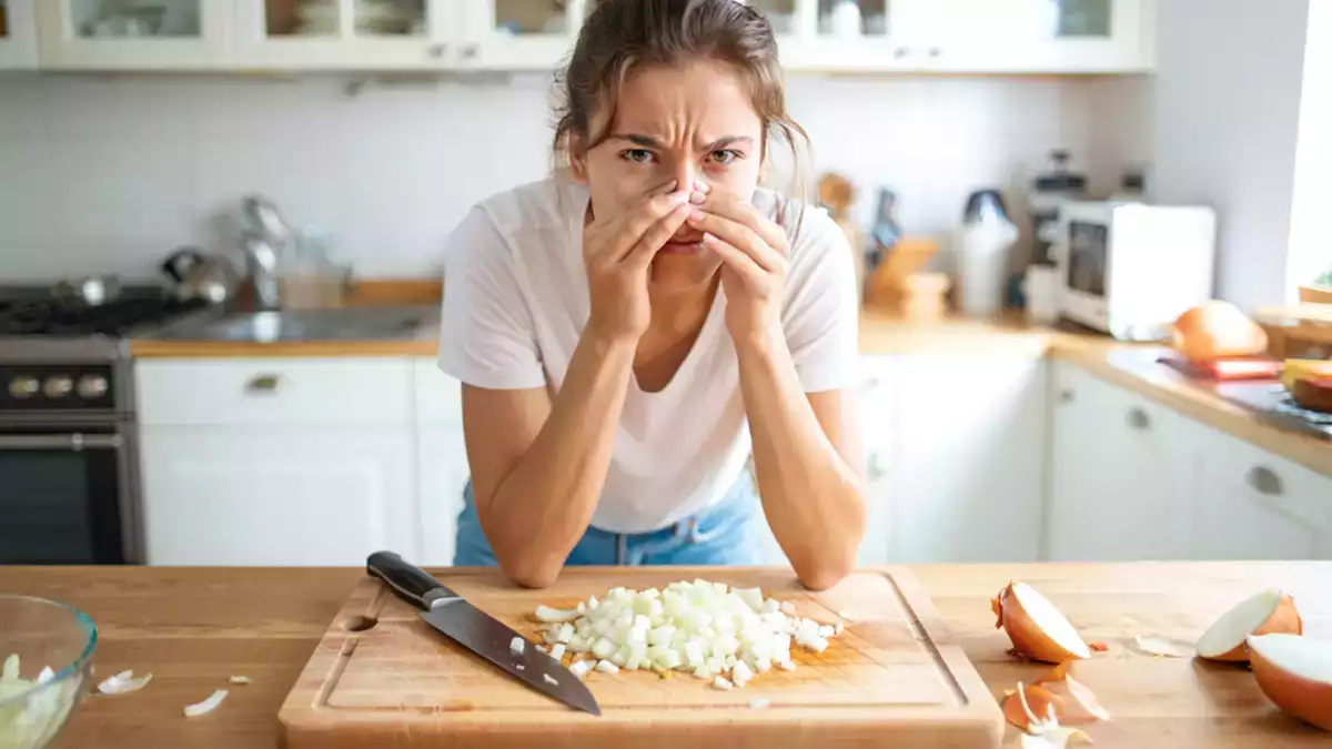 Odore di cipolla sulle mani, il gesto semplice che lo elimina in pochi secondi