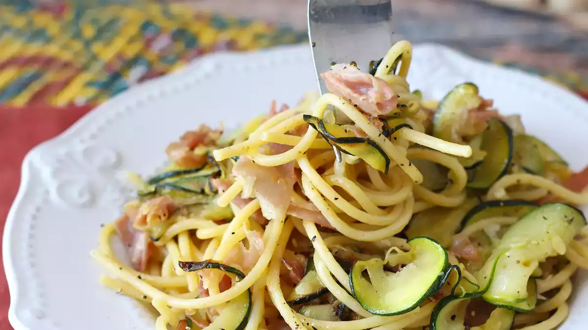 9 ricette di pasta con zucchine da provare subito: cremose, veloci e irresistibili per l’estate