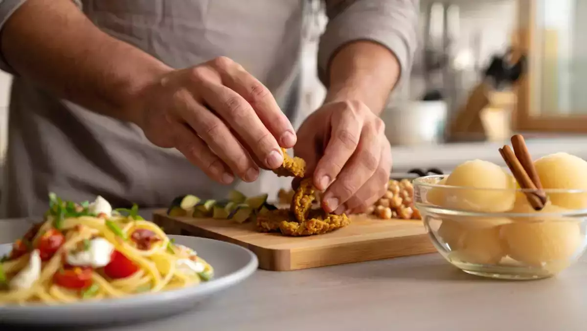 Menu vegetariano, 14 agosto: un viaggio di sapori con falafel, carbonara e sorbetto