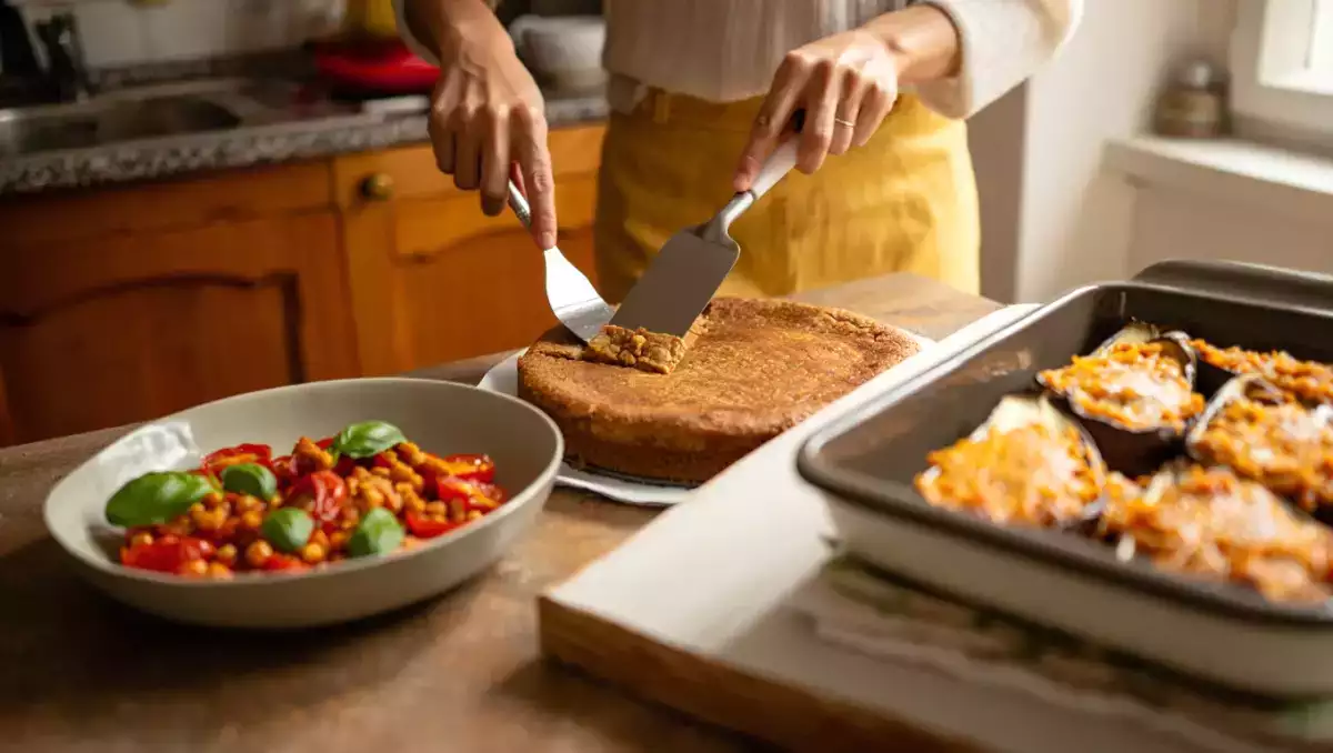 Menu vegetariano, 15 agosto: freschezza e sapore con insalata, melanzane e dolce al cocco