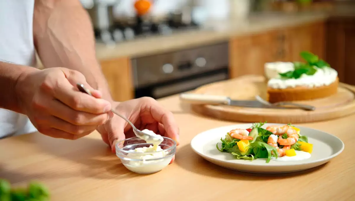 Menu del giorno, 12 agosto: crema di surimi, insalata di gamberetti e mango, e mojito cheesecake