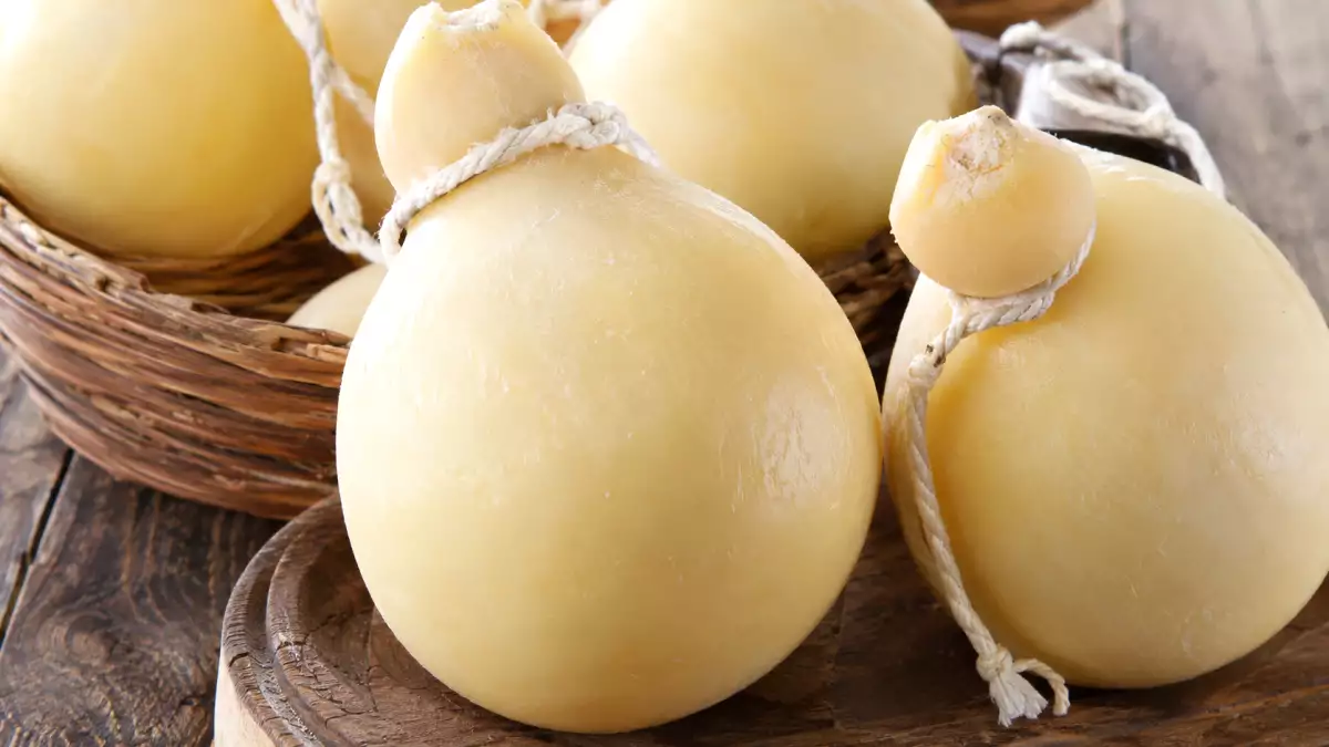 Caciocavallo e caciotta richiamati per E. coli: l’elenco completo dei 62 lotti