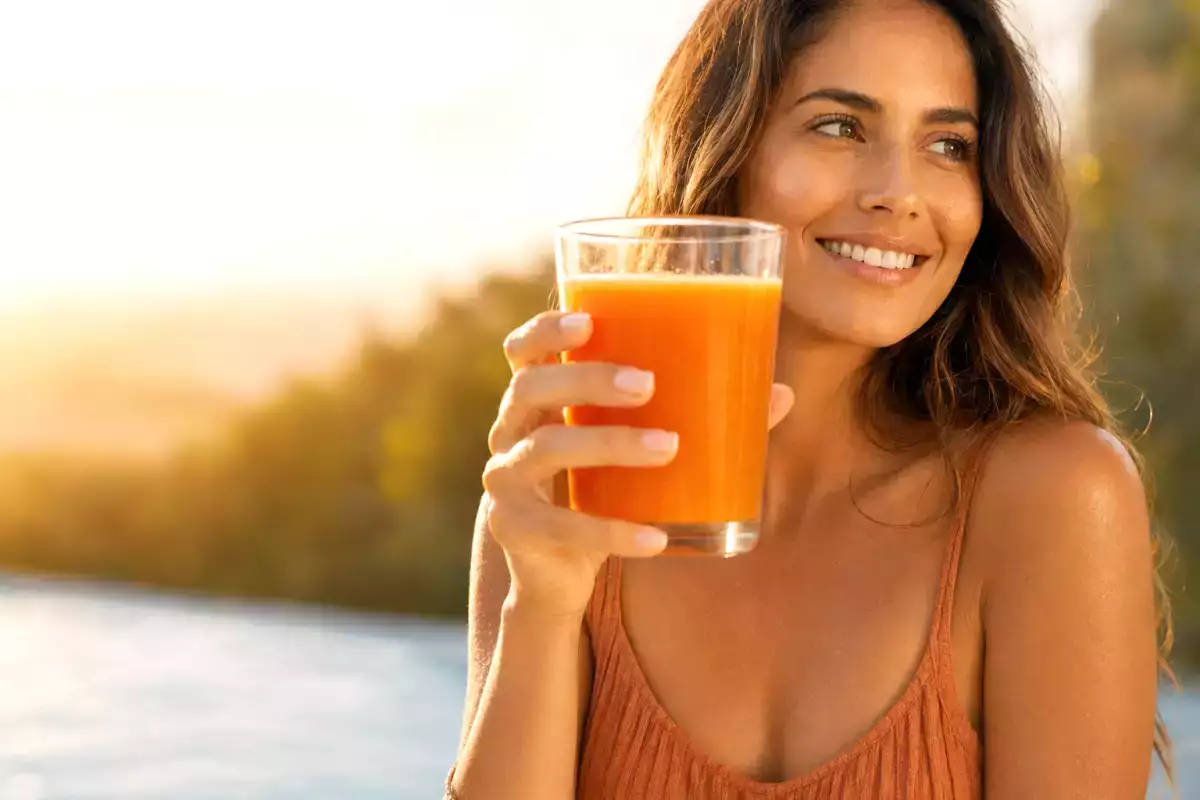 Il succo estivo che valorizza l’abbronzatura e mantiene la pelle luminosa