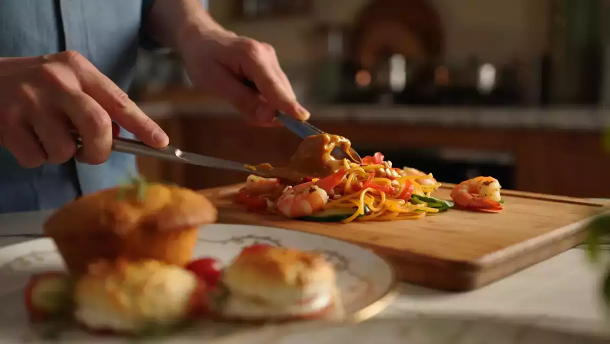 Menu del giorno, 18 agosto: cornetti di sfoglia, insalata colorata e muffin con albicocche