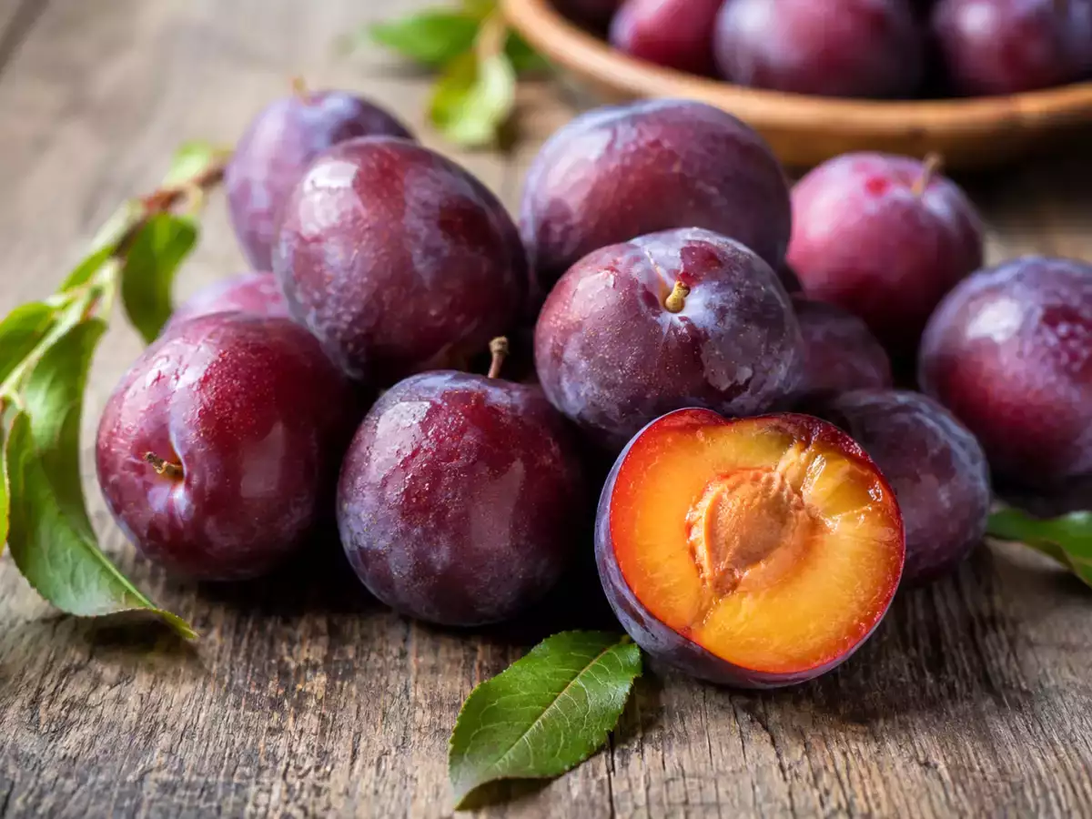 Prugne troppo mature? Idee semplici e creative per salvarle subito e trasformarle in ricette gustose