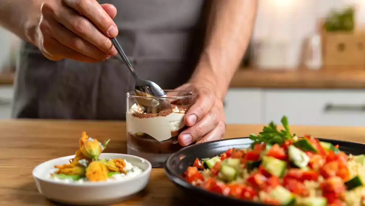 Menu vegetariano, 26 agosto: fiori di zucca croccanti, couscous fresco e dolcezza al cioccolato