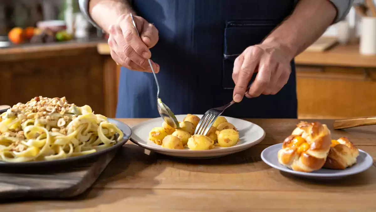 Menu vegetariano, 29 agosto: sformatini cremosi, pici ricchi e brioche dolci all'albicocca