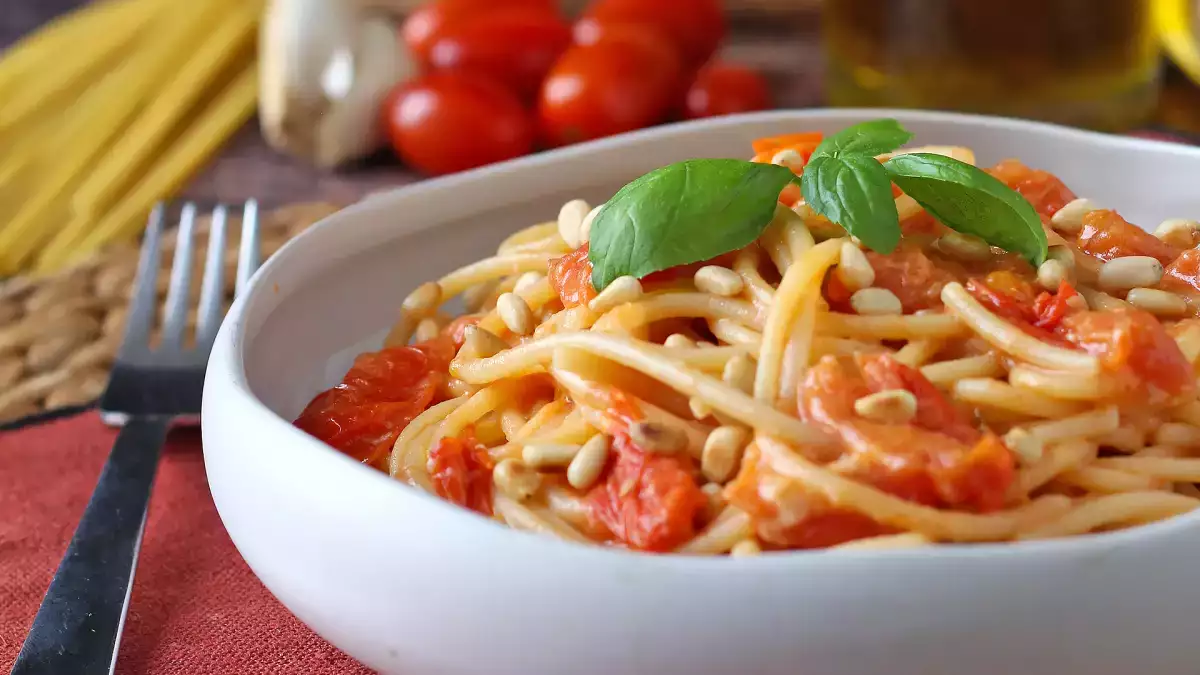 11 ricette irresistibili di pasta al pomodoro da fare ora, con i pomodori estivi al massimo