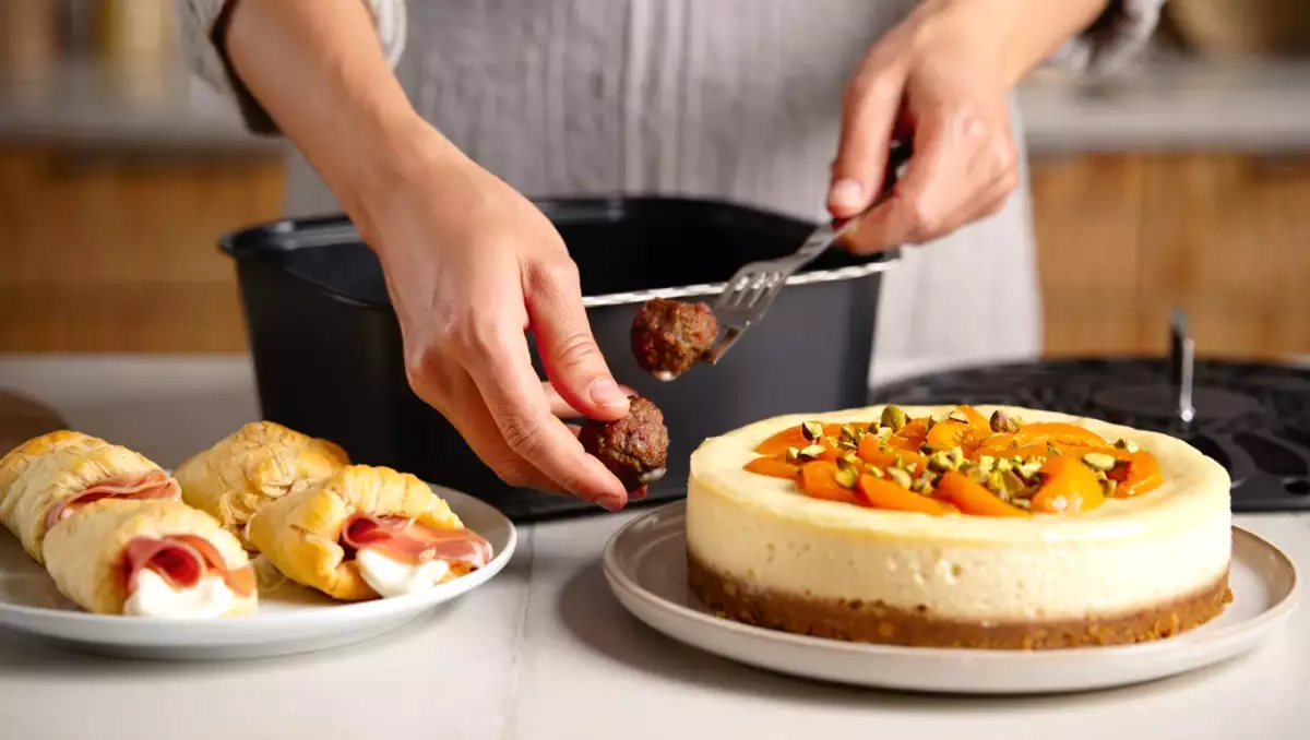 Menu del giorno, 27 agosto: torciglioni di pasta sfoglia, polpette in friggitrice ad aria e cheesecake alle albicocche