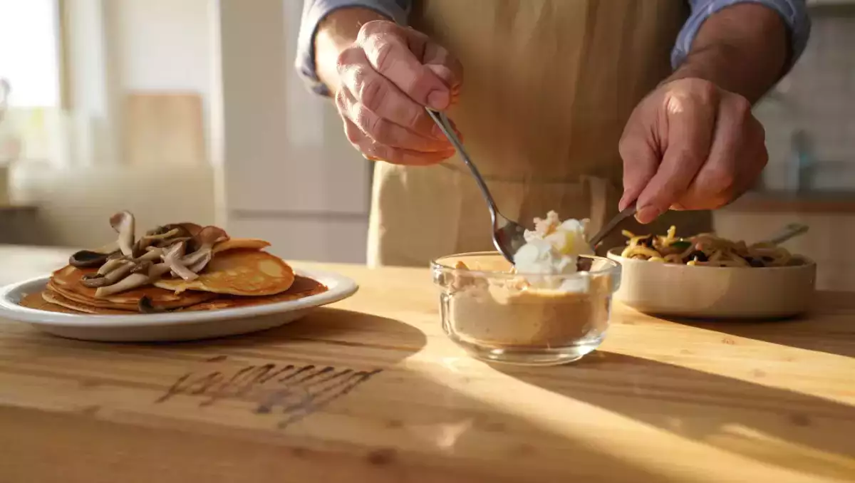 Menu del giorno, 28 agosto: pancakes ai funghi porcini, linguine con mazzancolle e coppa golosa