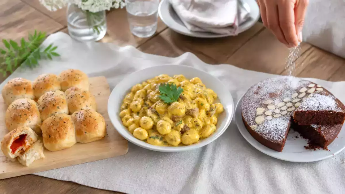Menu del giorno, 18 settembre: fagottini di pizza, gnocchetti allo zafferano e torta caprese