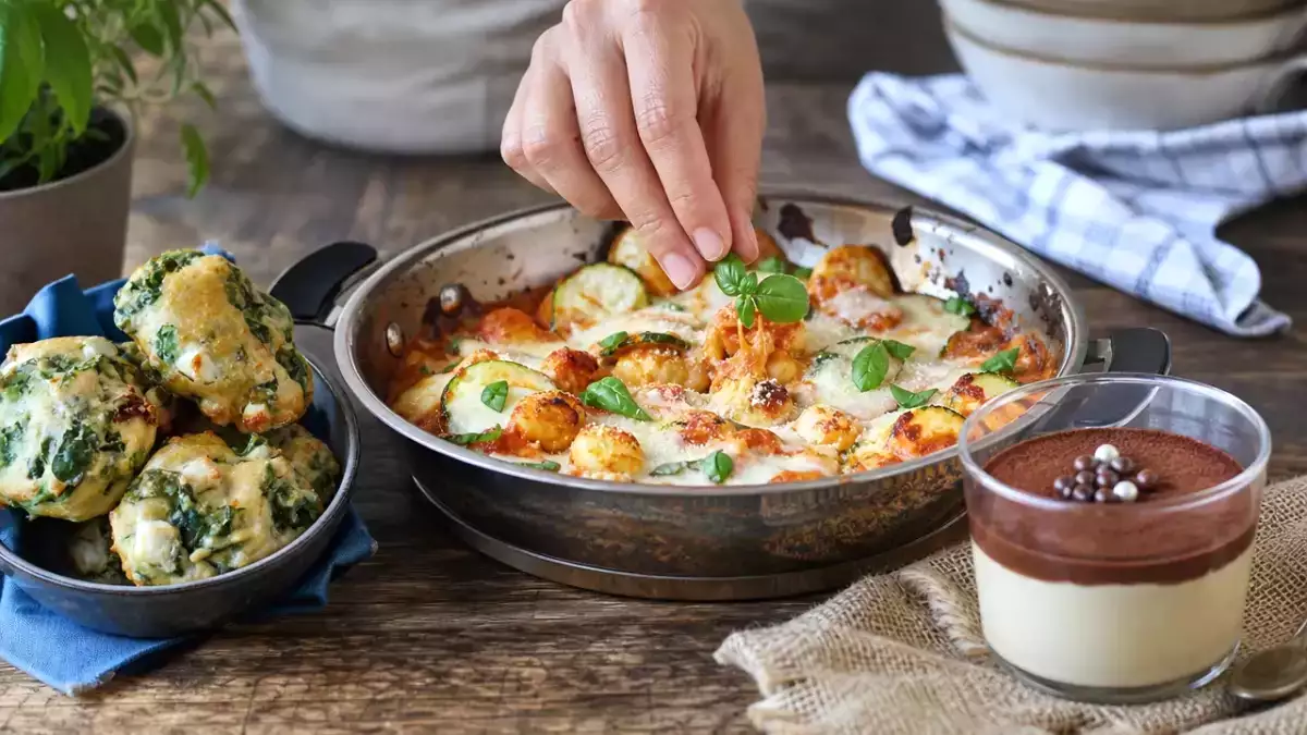 Menu del giorno, 27 settembre: cookies salati con feta, gnocchi gratinati e crema al caffè