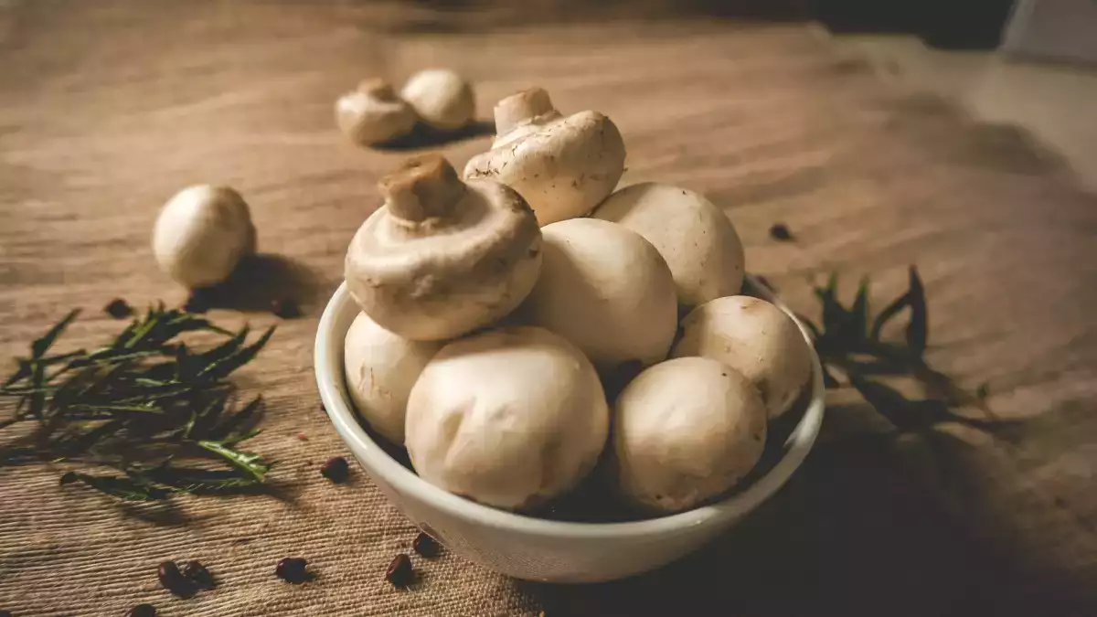 Bisogna pelare i funghi prima di cucinarli?