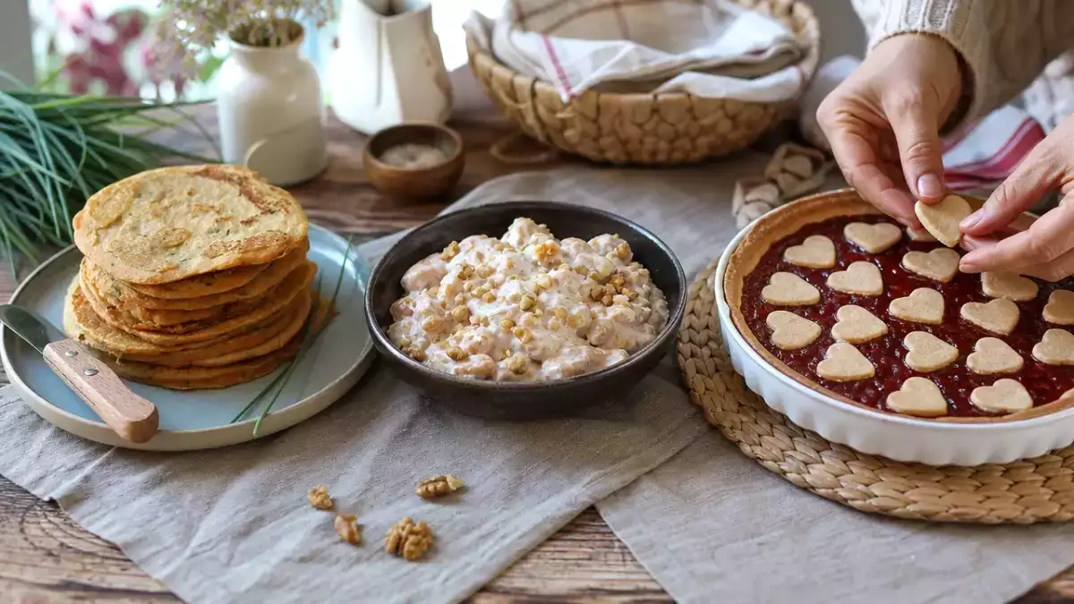 Menu del giorno, 12 ottobre: pancake salati alle lenticchie, gnocchi di zucca cremosi e crostata di fragole