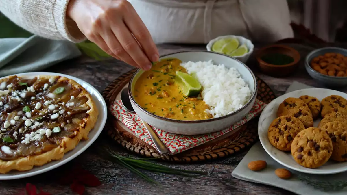 Menu vegetariano, 11 ottobre: sapori avvolgenti in un curry di lenticchie e deliziose tatin