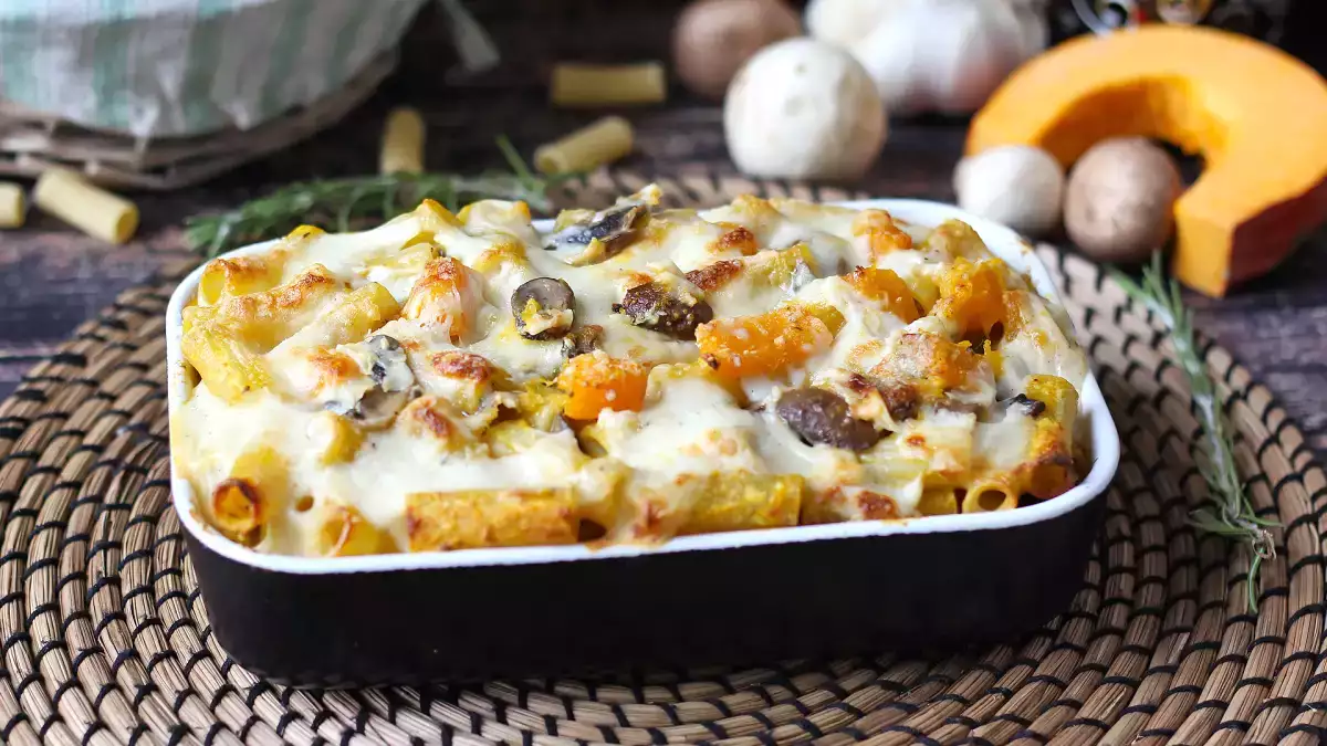 Zucca e funghi, l’abbinamento autunnale che profuma di casa: 3 ricette cremose e super golose da provare subito