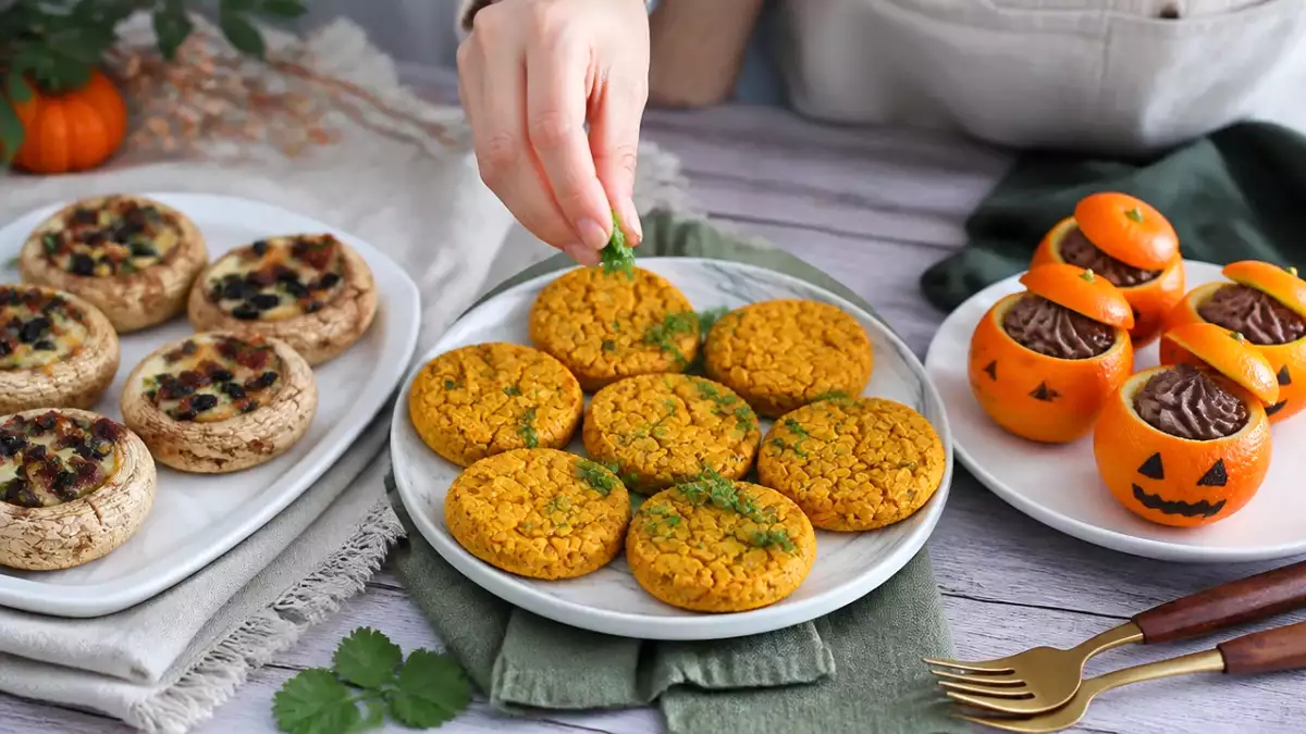 Menu vegetariano, 31 ottobre: funghi ripieni, medaglioni speziati e clementine “zucca” al cioccolato