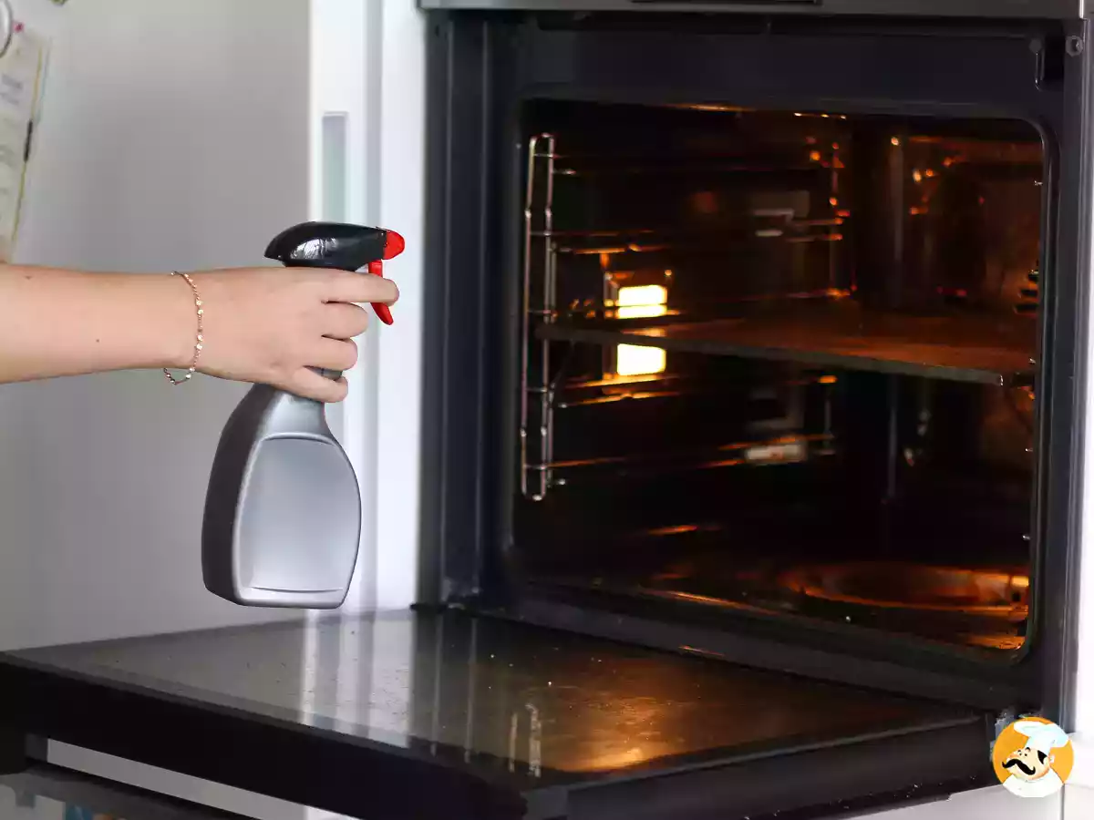 Forno scintillante senza sostanze chimiche: 3 rimedi naturali da provare subito!