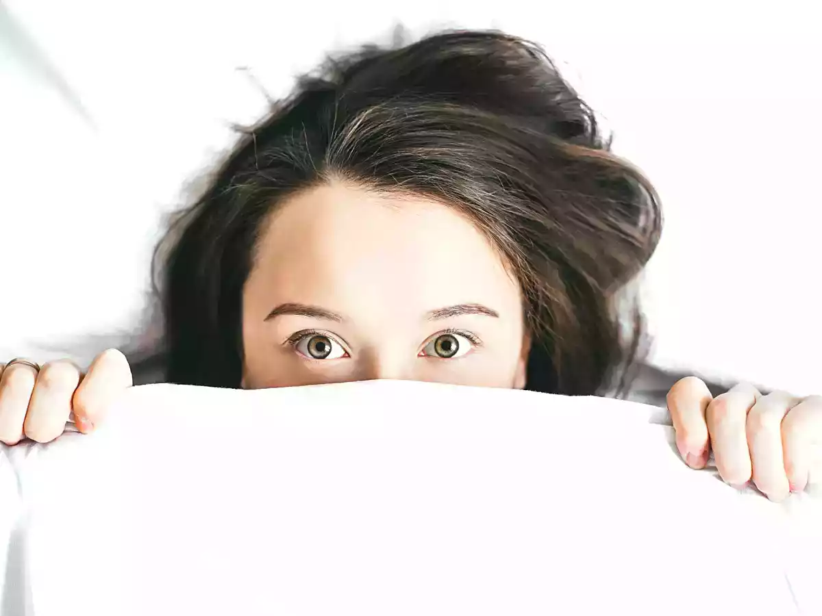 Vi svegliate stanchi ogni mattina? Questi 10 alimenti potrebbero aiutarvi a migliorare la qualità del vostro sonno in modo naturale.