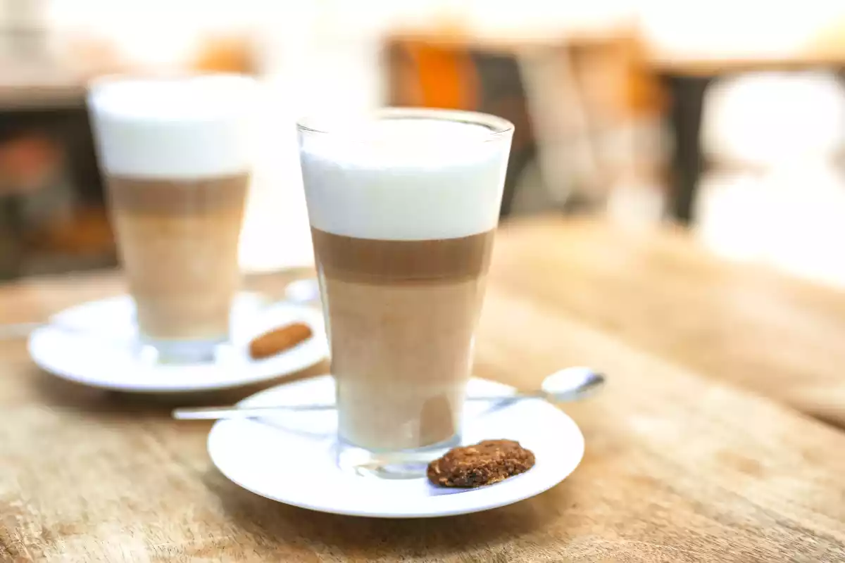 Caffè con latte: sì o no? Tutto quello che devi sapere per fare la scelta giusta.