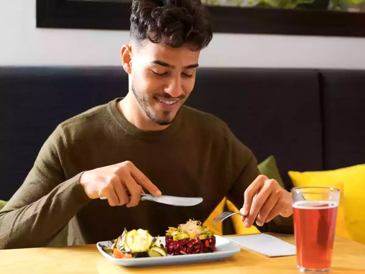 Scopri i sorprendenti benefici della masticazione corretta e del mangiare lentamente: la chiave per una salute straordinaria!