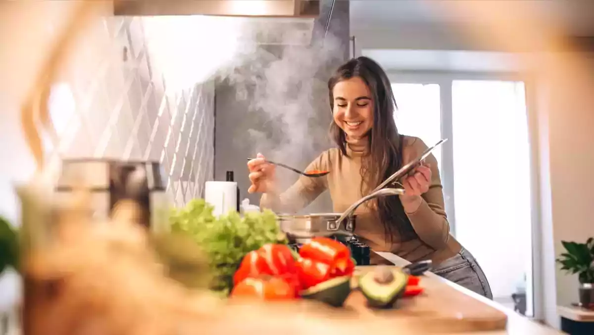 Bolletta troppo alta? 5 segreti per una cucina a basso consumo che nessuno ti dice