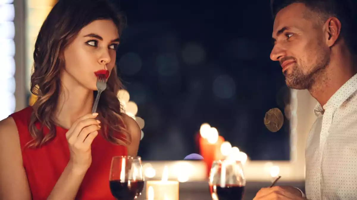 Errori a tavola che si pagano a letto: i cibi che possono sabotare il vostro desiderio sessuale a breve e lungo termine.