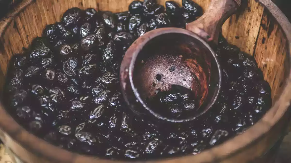 Non fatevi ingannare: le vostre olive sono davvero nere naturali o colorate artificialmente?