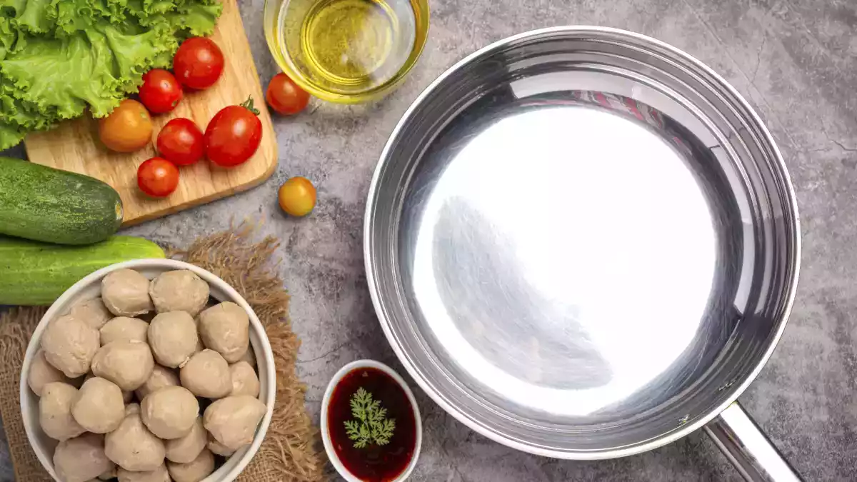 Teflon addio! La guida definitiva per cucinare senza tossine con l'acciaio inossidabile.