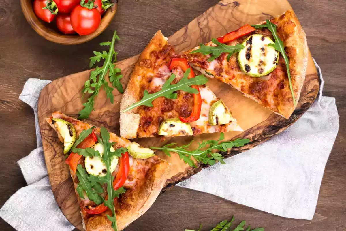 Perché la pinsa sta conquistando sempre più appassionati di pizza?