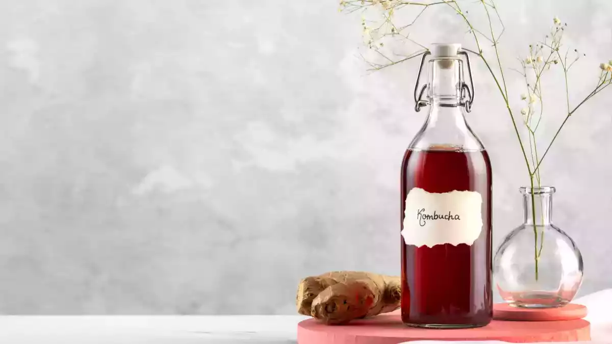 Kombucha: tutto quello che devi sapere sulla bevanda fermentata del momento
