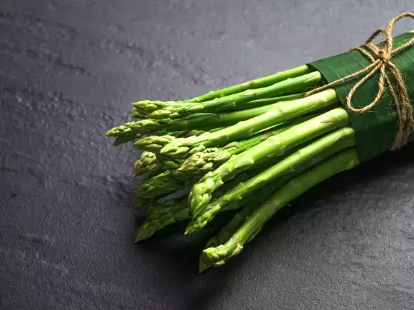 Asparagi e pipì dall’odore forte: il motivo sorprendente che in pochi conoscono!