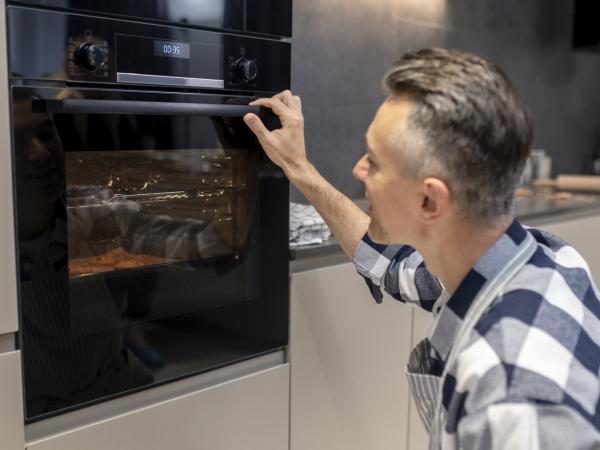 Sapete davvero cosa significano tutti i simboli sul vostro forno?