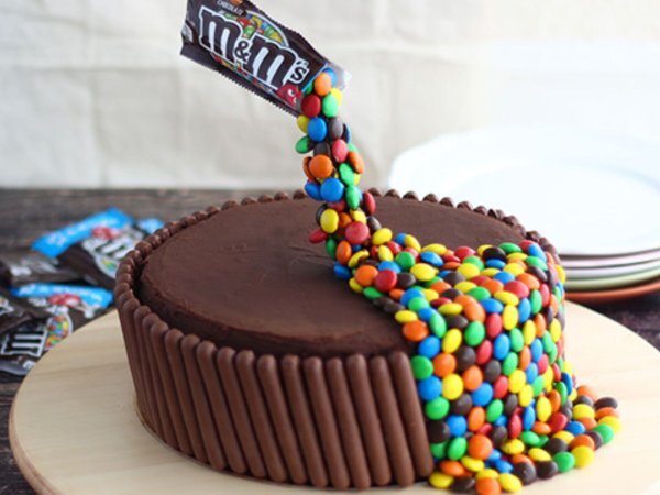 Gravity Cake: l’illusione dolce che conquista social e pasticceri
