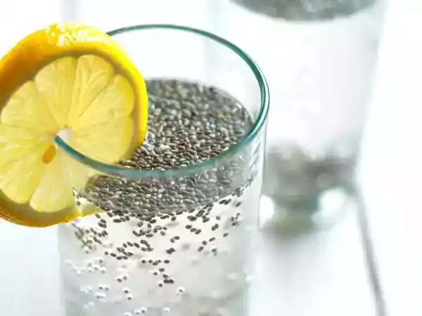 Solo 3 ingredienti per ripulire il corpo e ricaricarti ogni giorno: la ricetta virale dell’internal shower