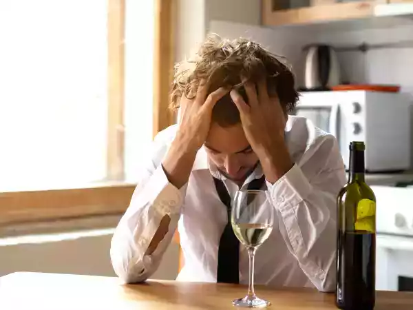 Postumi da sbornia? I cibi giusti per rimetterti in sesto senza stressare lo stomaco