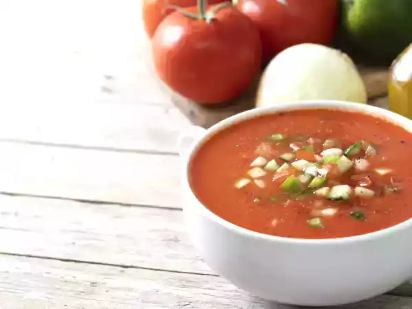 Come gustare il gazpacho senza fastidi: i trucchi per evitare il reflusso