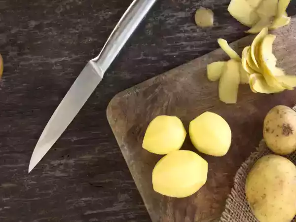 Come evitare che le patate si ossidino quando vengono sbucciate?