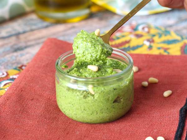 Addio basilico? Ecco perché la rucola è la nuova regina del pesto (e ti fa risparmiare)