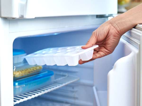 Volete il ghiaccio in fretta? Questi trucchi funzionano a tempo di record!