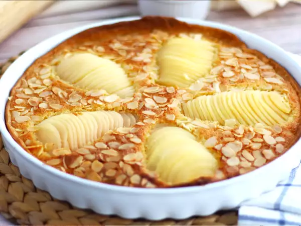 Abbiamo trovato la crostata di pere perfetta: è così bella che puoi servirla al pranzo di Capodanno