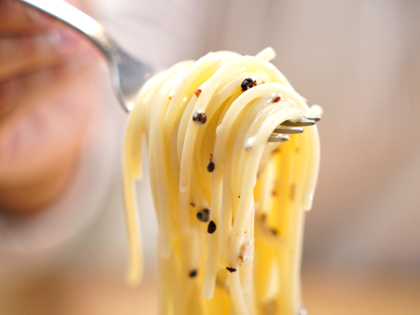 Ig Nobel 2025: italiani vincono con la fisica della cacio e pepe senza grumi