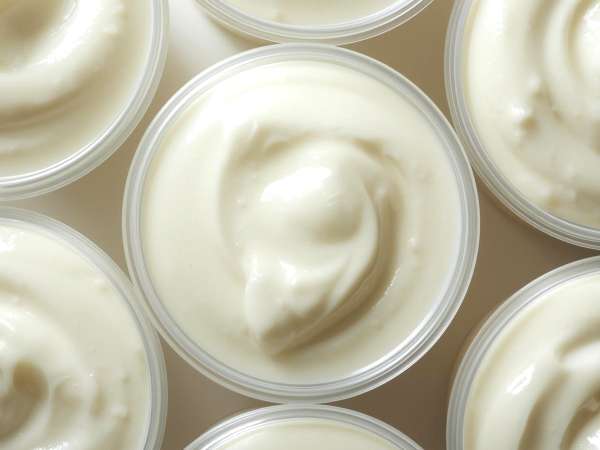 Mangiare yogurt tutti i giorni: fa bene o no alla salute? Ecco la risposta scientifica