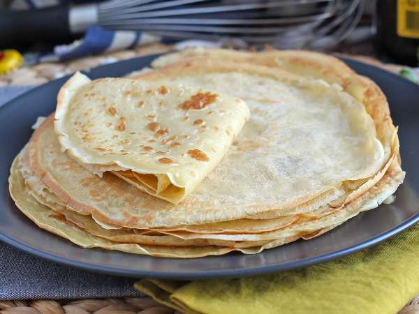 Crêpes senza lattosio: la ricetta facile con un solo ingrediente che hai già in casa