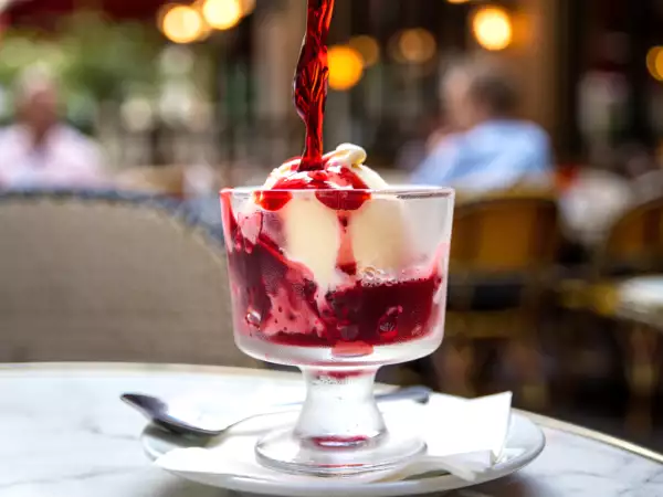 L'abbinamento più inaspettato dell'anno: vino e gelato, l'accoppiata vincente di TikTok